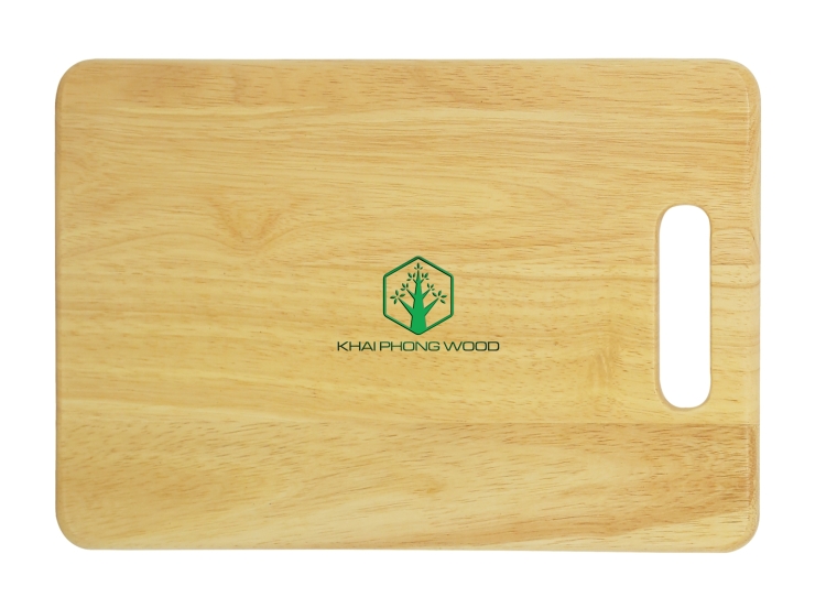 10012: Rect. cutting board with handle hole, natural varnish