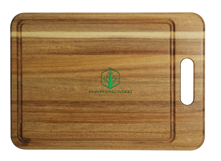 10034: Rect. cutting board with groove and hole handle, natural varnish