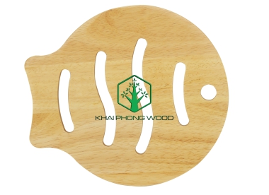 10028: Fish trivet with 4 slots, natural varnish