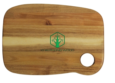 10044: Round corner cutting board with big handle hole, natural varnish
