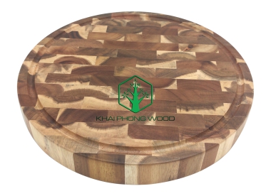 10058: Round. End grain cutting board with goove and handle hole, Acacia, natural varnish