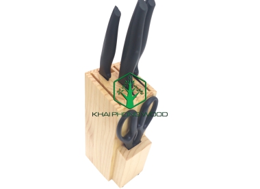 11036: Knife block with vertical grooves, pine wood, natural varnish.