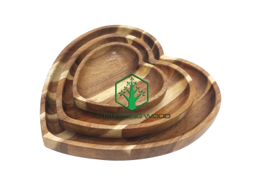 11086: Set of 3 heart tray, Acacia, natural varnish