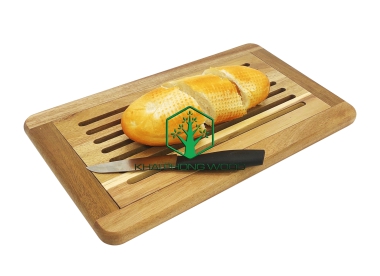 11088: Bread cutting tray, Acacia, natural varnish