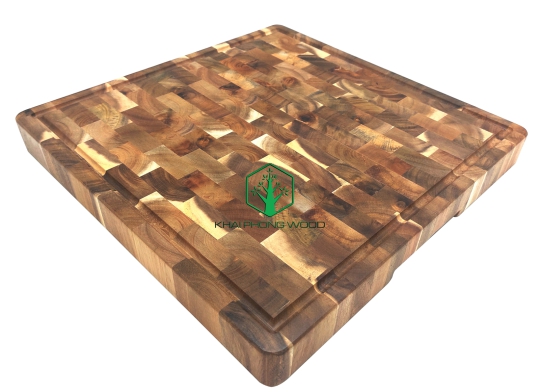 10058: Round. End grain cutting board with goove and handle hole, Acacia, natural varnish