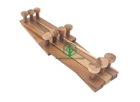 11084: Cloth hanging with 10 knobs, Acacia, natural varnish.