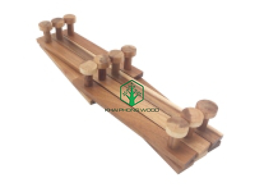 11084: Cloth hanging with 10 knobs, Acacia, natural varnish.