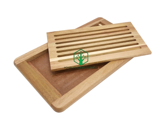 11088: Bread cutting tray, Acacia, natural varnish
